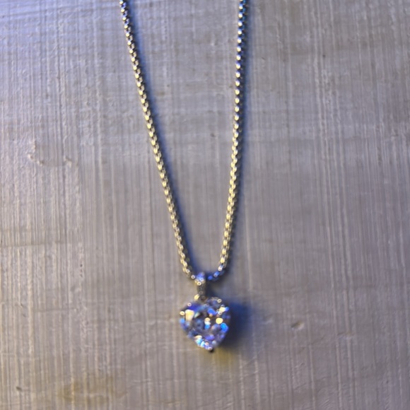 Like New Elegant Silver Heart Necklace - Picture 2 of 5